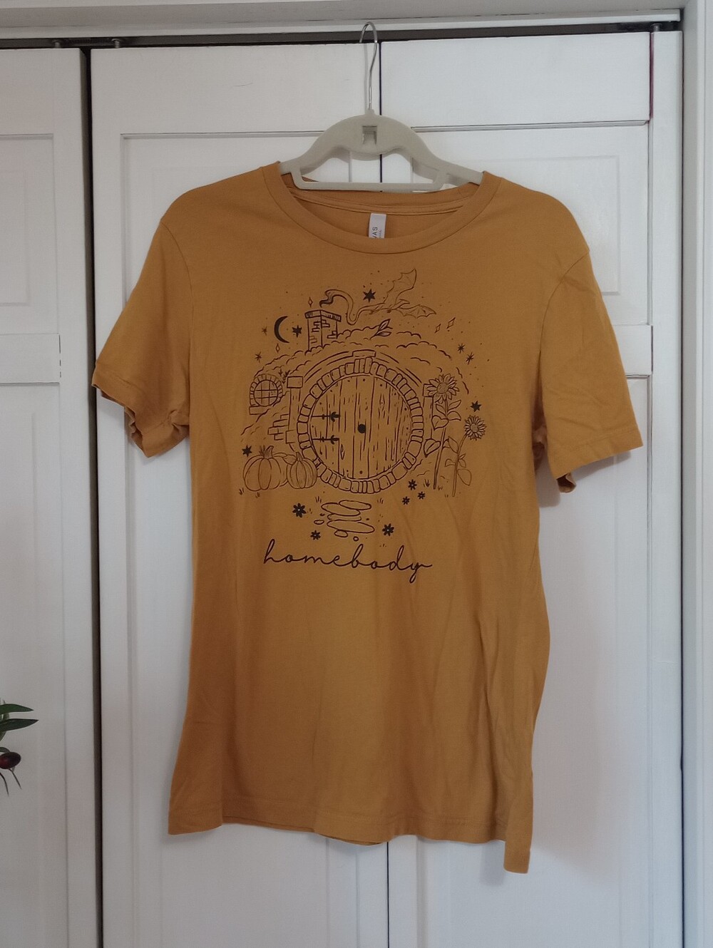 Bella + Canvas Homebody tee Size Medium